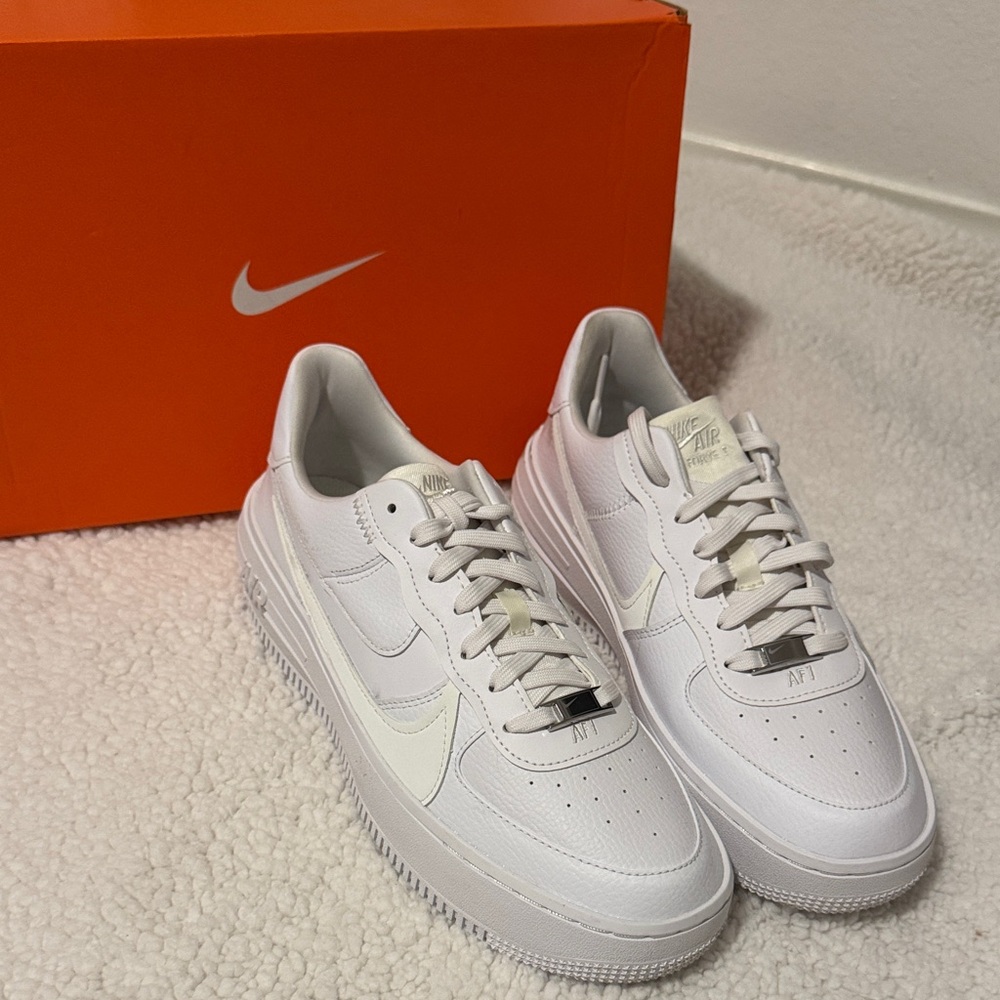 Nike Women's White Air Force 1 Sneakers